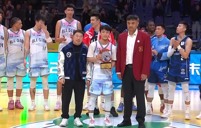 pp电子模拟器-南区明星队获胜 徐杰35分+单手暴扣斩获MVP